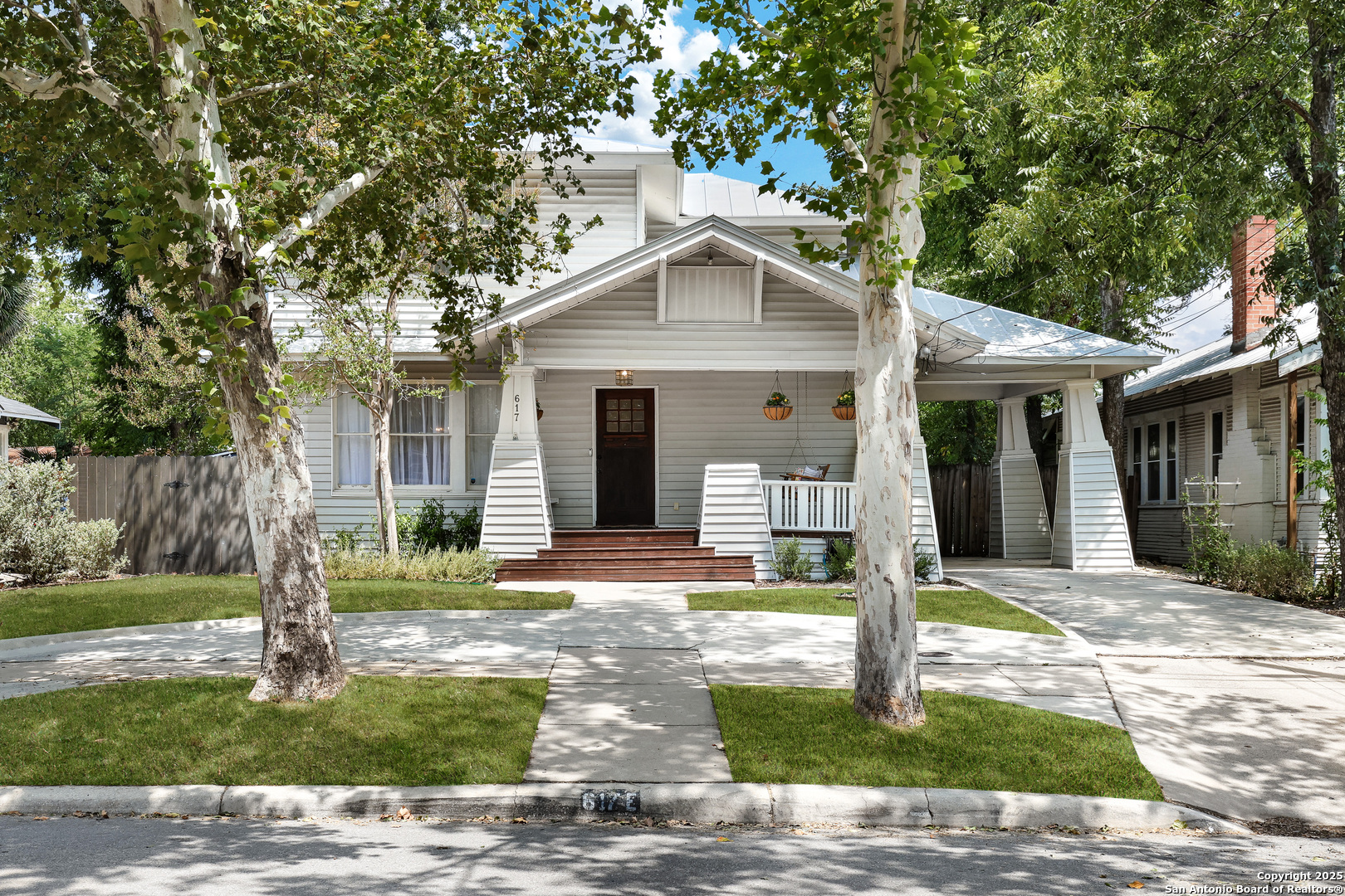 617 E Park Ave, San Antonio, TX 78212 — photo 1
