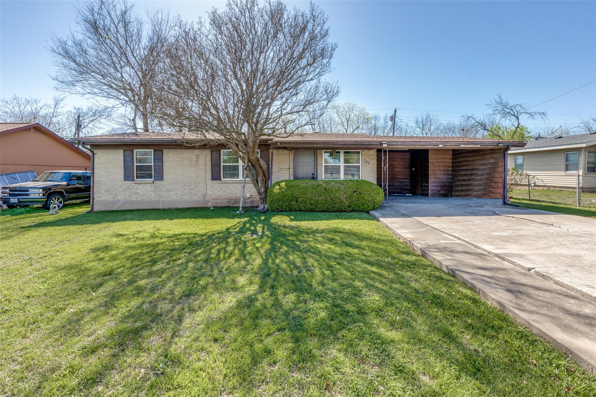 707 Debus Dr, Taylor, TX 76574 — photo 1