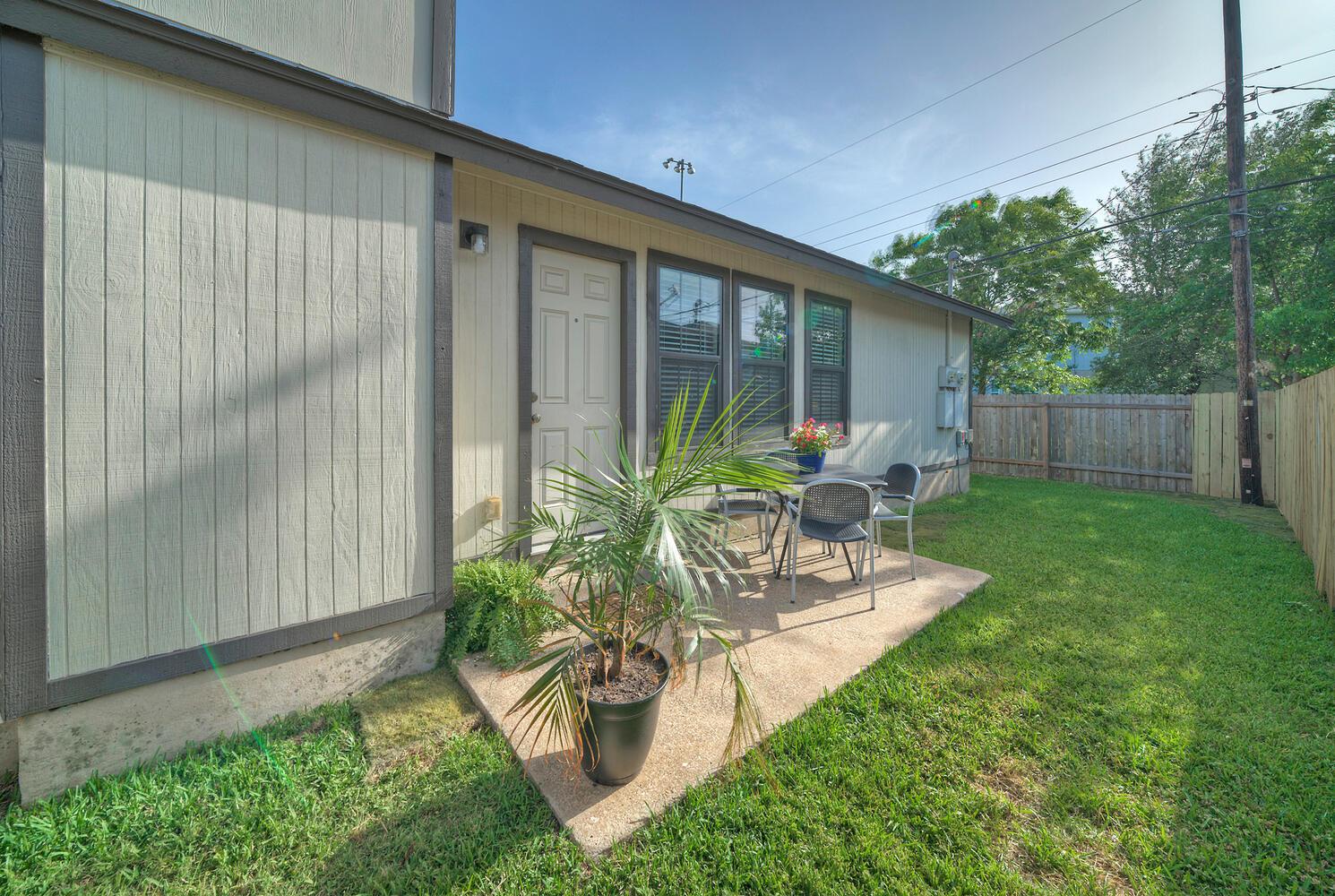 1004/1006  Hyridge St, Round Rock, TX 78664 — photo 1