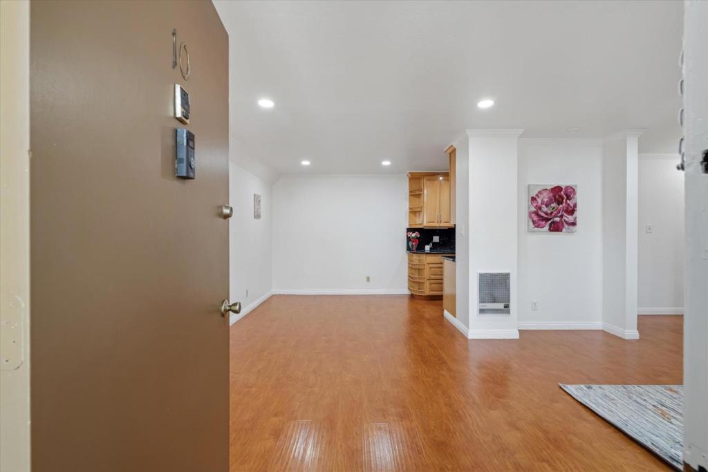 360 Auburn Way 10, San Jose, CA 95129 — photo 1