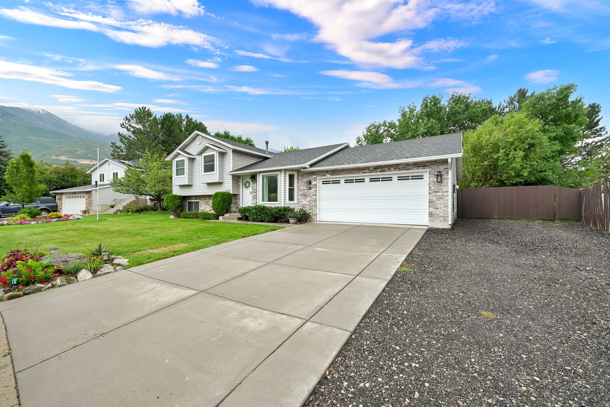 2425 E VIEW DR
