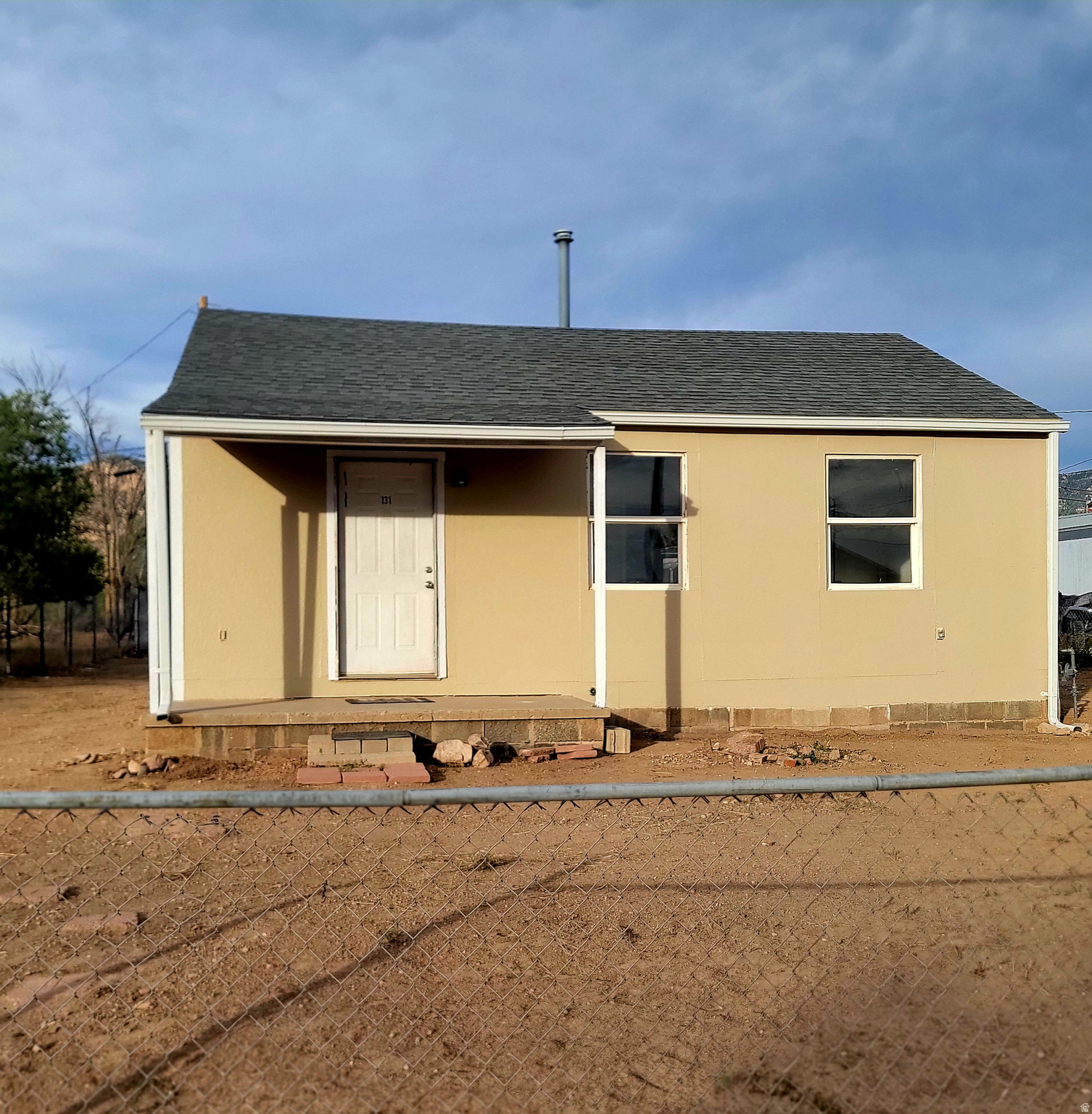 131 W WHITMORE DR