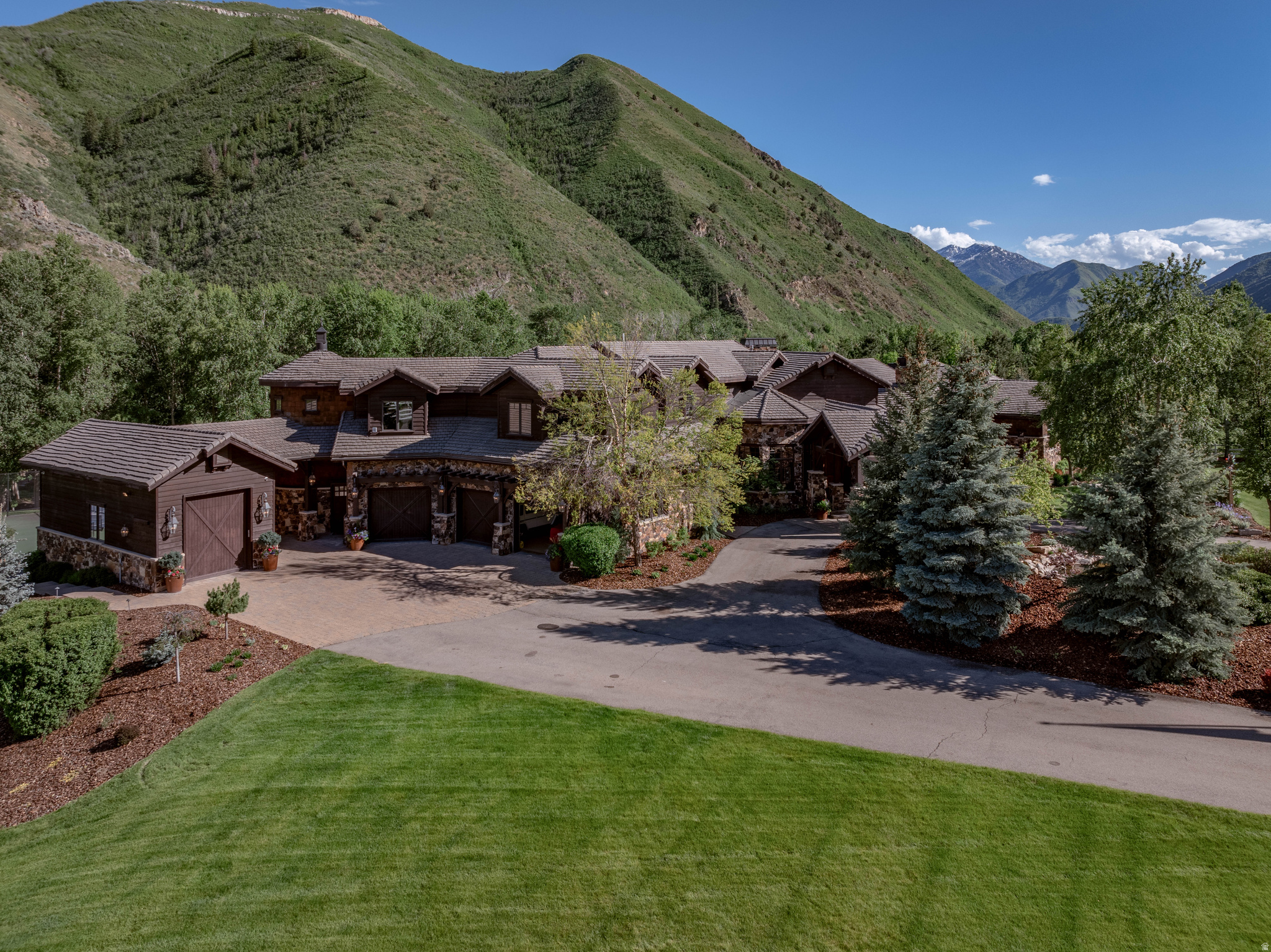 887 S HOBBLE CREEK RD