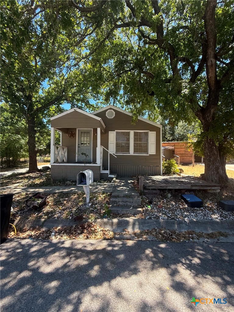 206 Avenue B, Lampasas, TX 76550 — photo 1