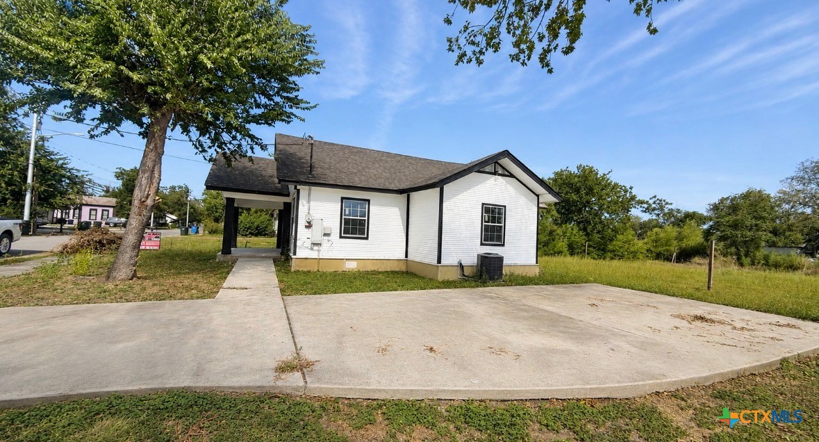510 Pine, Seguin, TX 78155 — photo 1