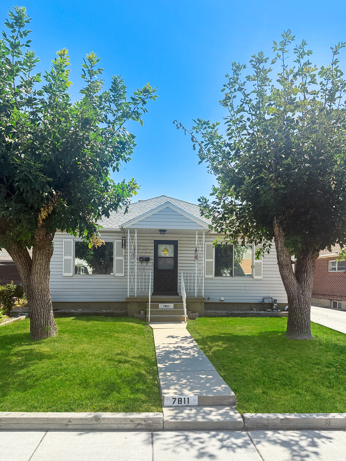 7811 S OAK ST, Sandy, UT 84092 — photo 1