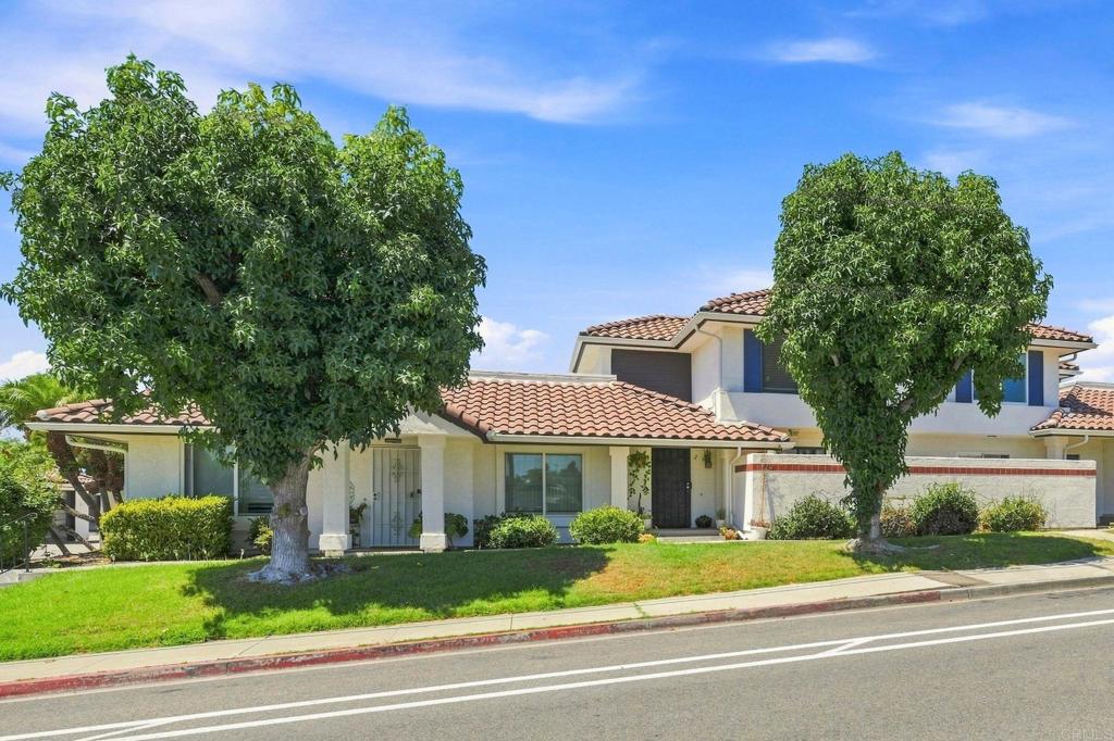 320 Grapevine Rd 102, Vista, CA 92083 — photo 1
