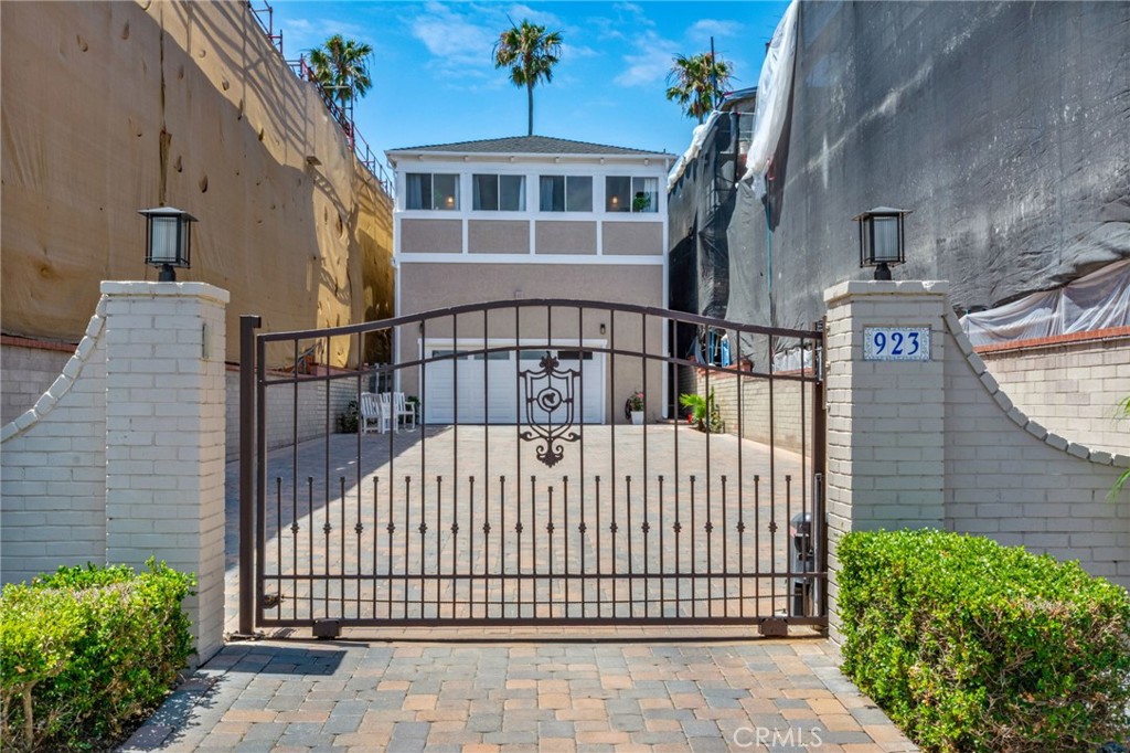 923 E Balboa Boulevard, Newport Beach, CA 92661 — photo 1