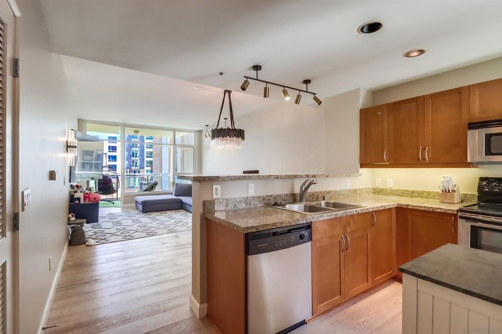 427 9Th Ave 409, San Diego, CA 92101 — photo 1