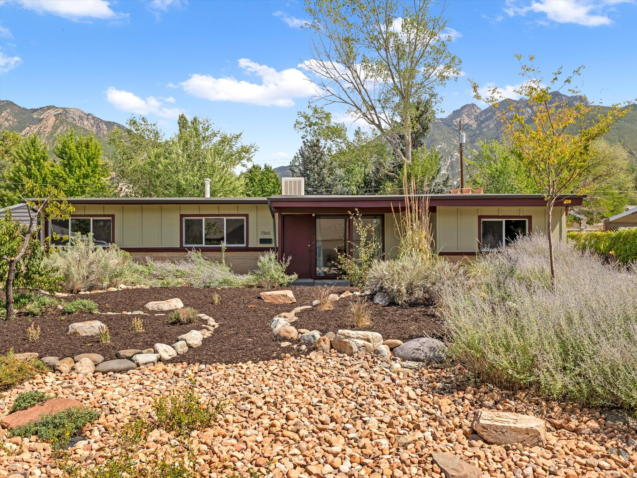 7265 S 2825 E, Cottonwood Heights, UT 84121 — photo 1