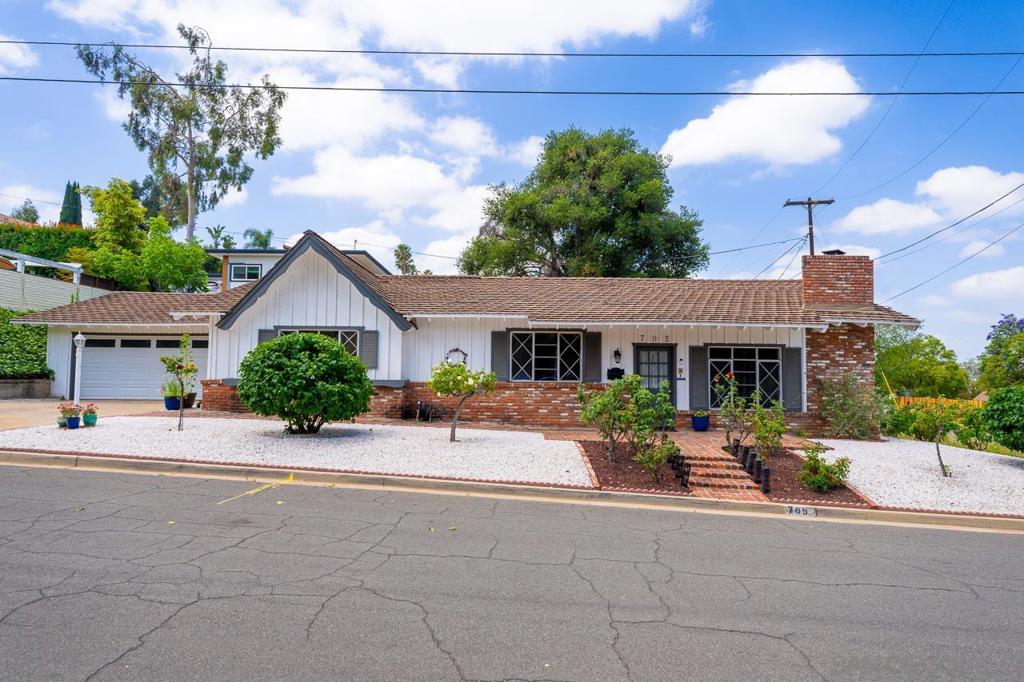 705 Beacon Pl, Escondido, CA 92025 — photo 1