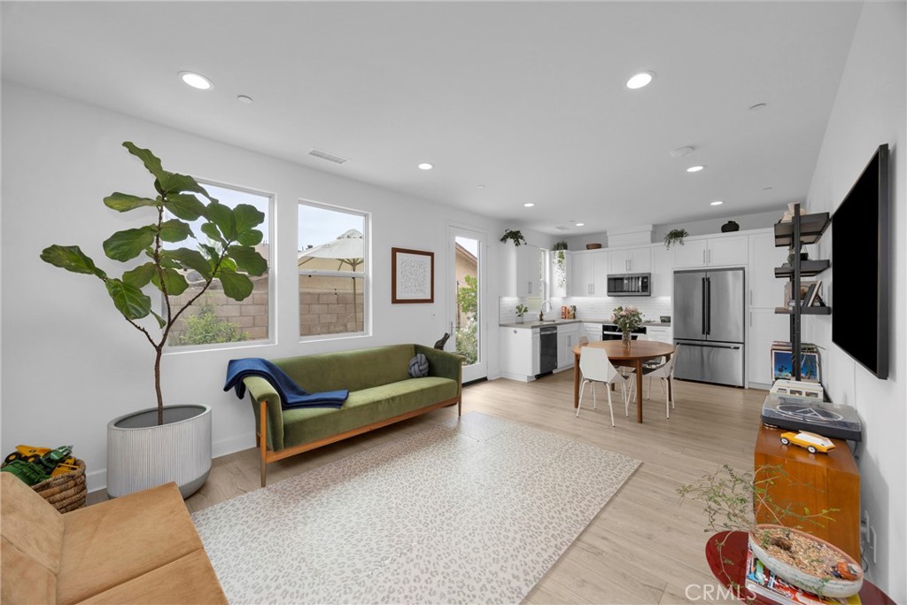 17544 Cameron 102, Huntington Beach, CA 92647 — photo 1