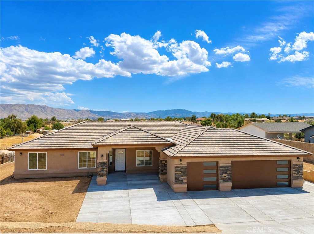 10955 E Avenue, Hesperia, CA 92345 — photo 1