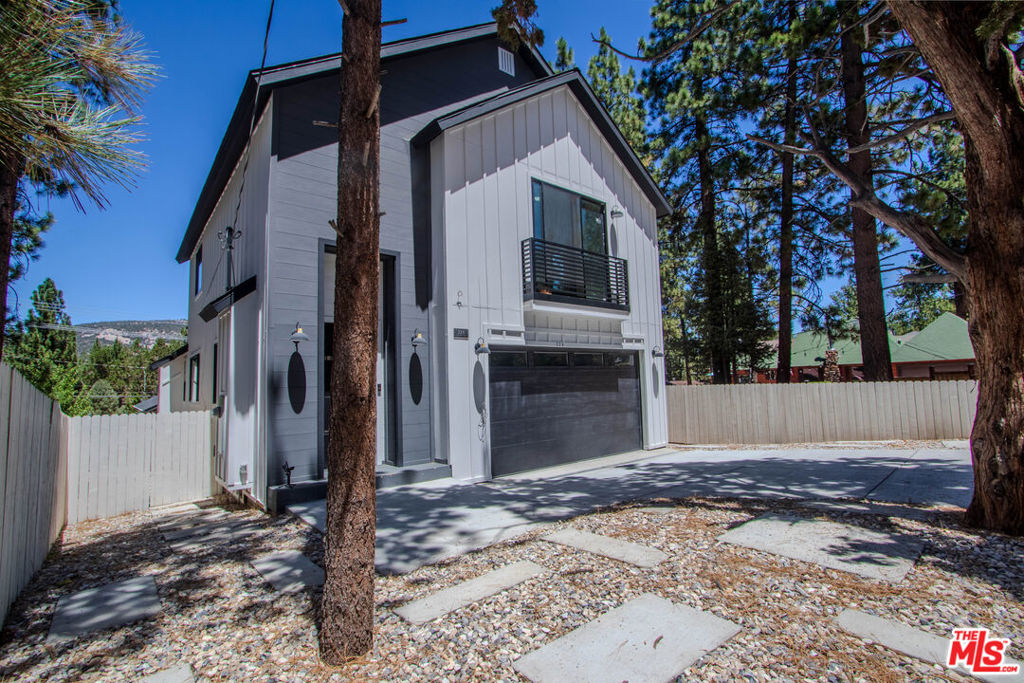 225 E Aeroplane Boulevard, Big Bear City, CA 92314 — photo 1