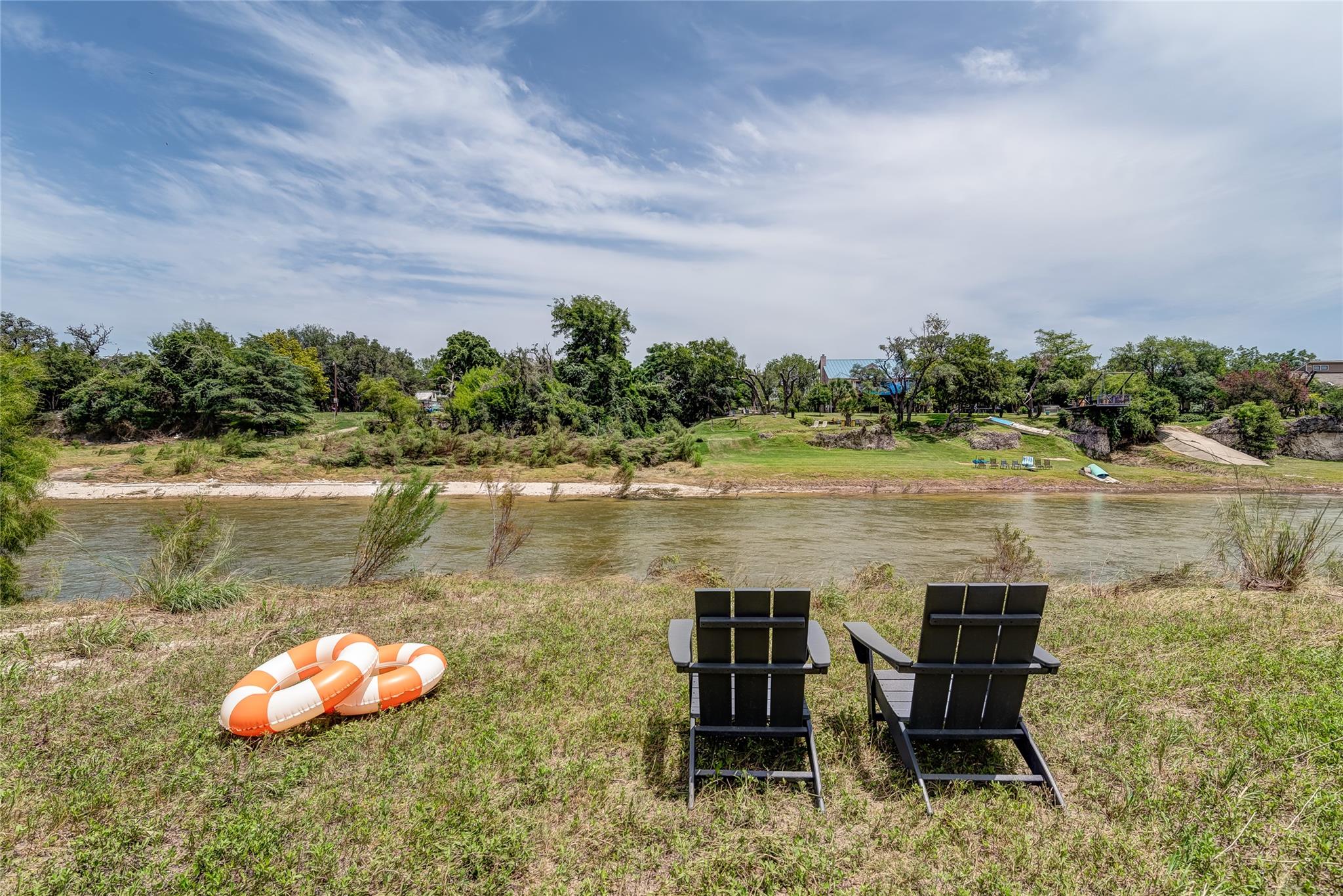 1424 Lakeshore
