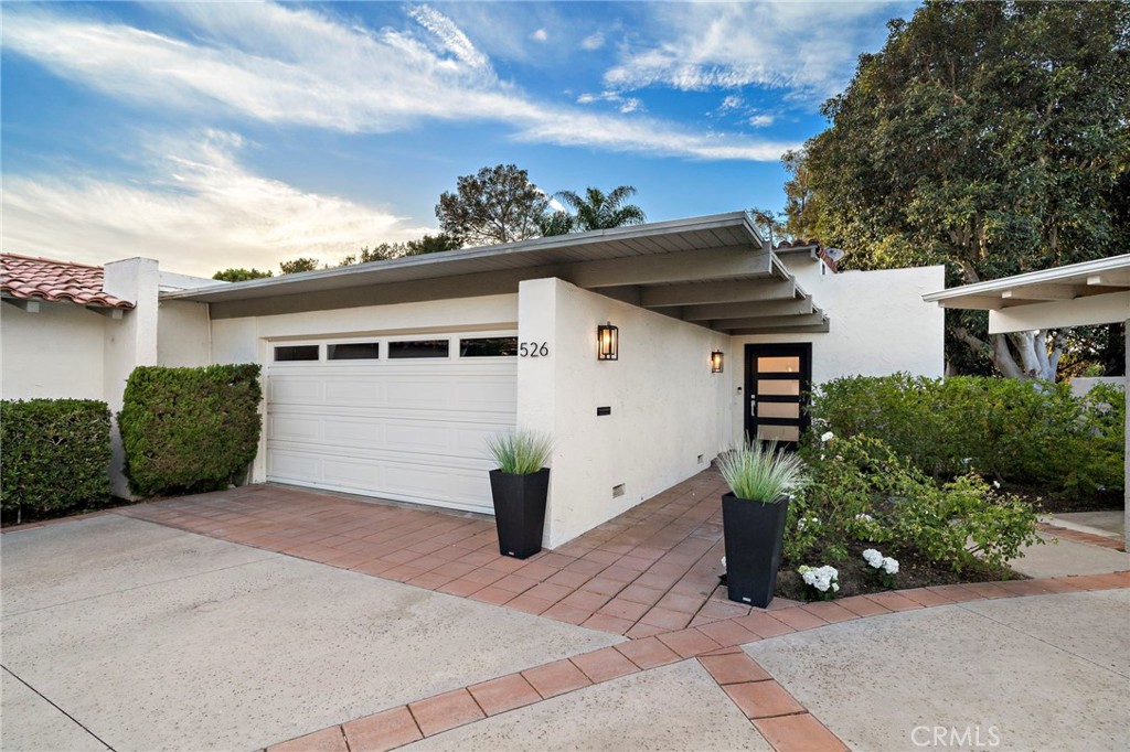 526 Vista Grande, Newport Beach, CA 92660 — photo 1