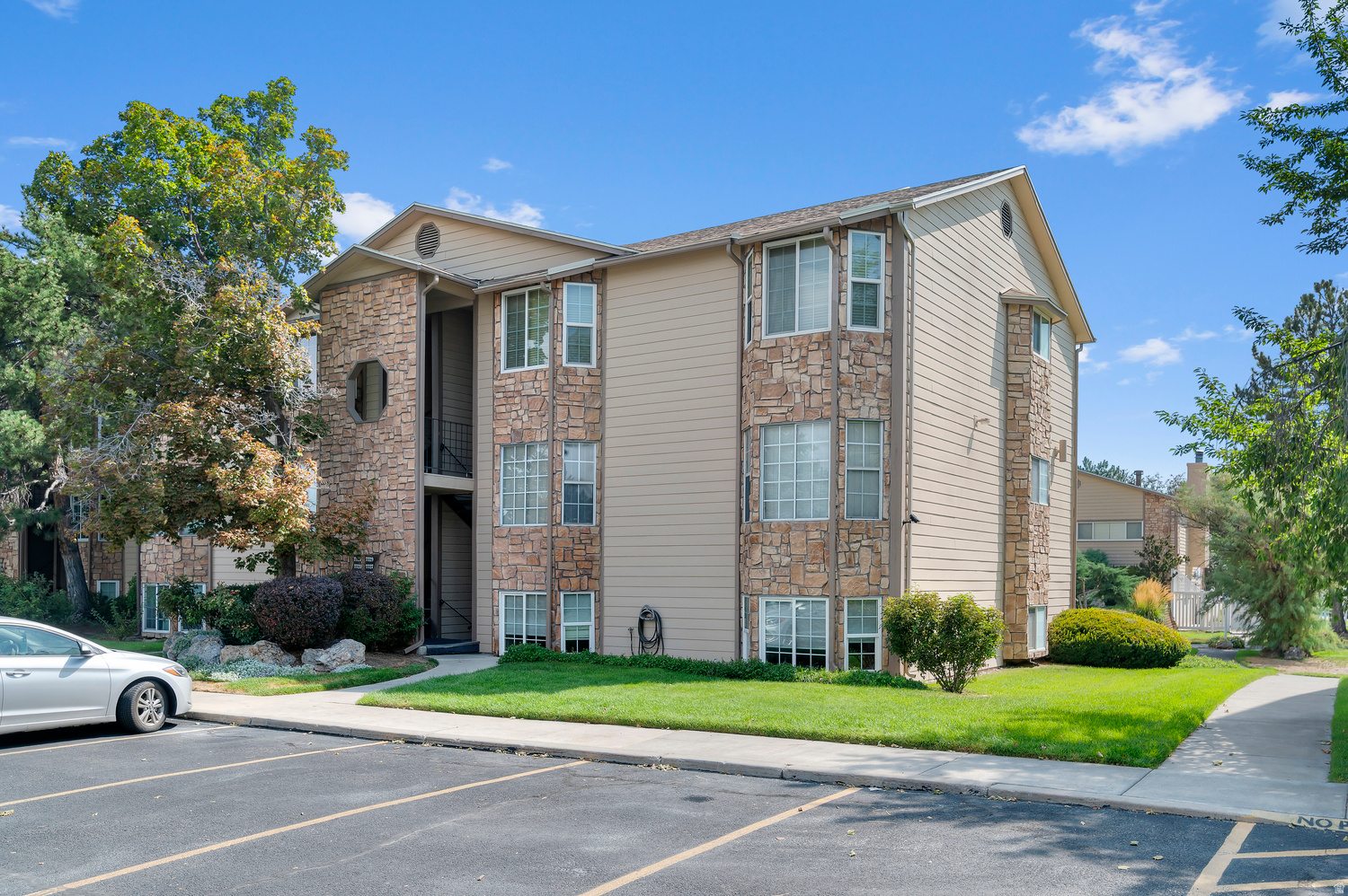 7721 S BRIARSPRINGS DR, Midvale, UT 84047 — photo 1