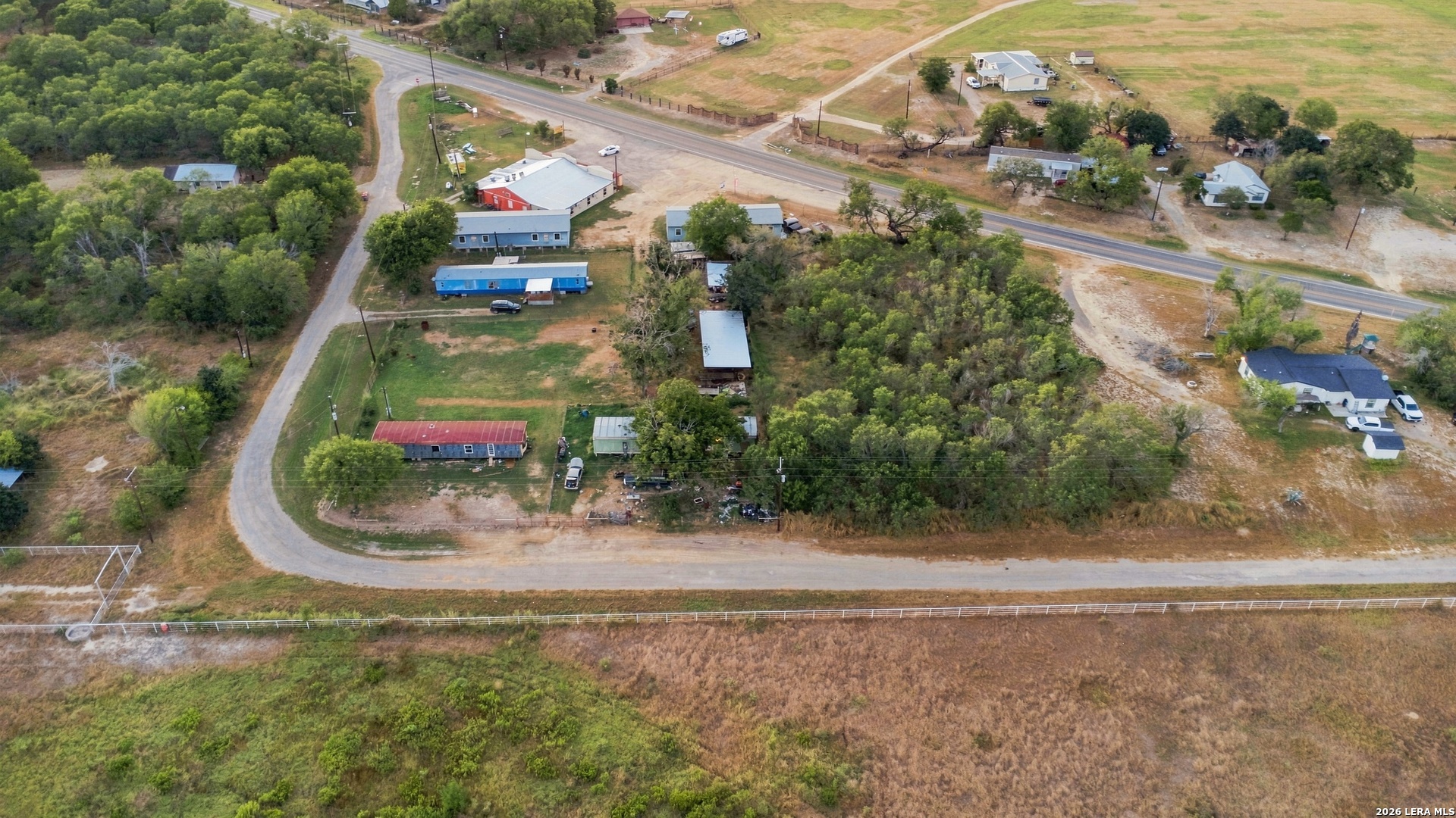 80 COUNTY ROAD 100, Floresville, TX 78114 — photo 1