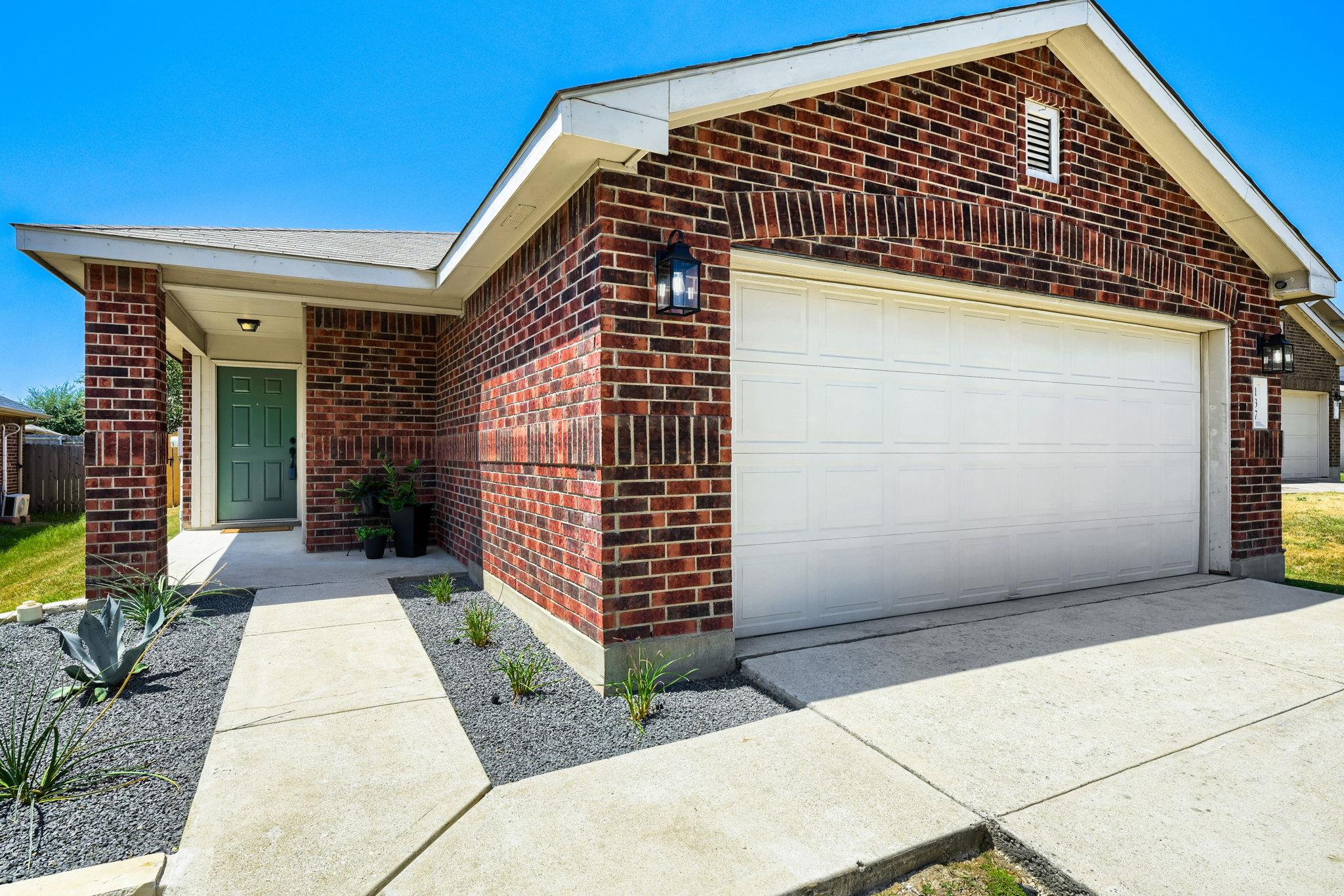 137 Pine Arbol, Buda, TX 78610 — photo 1