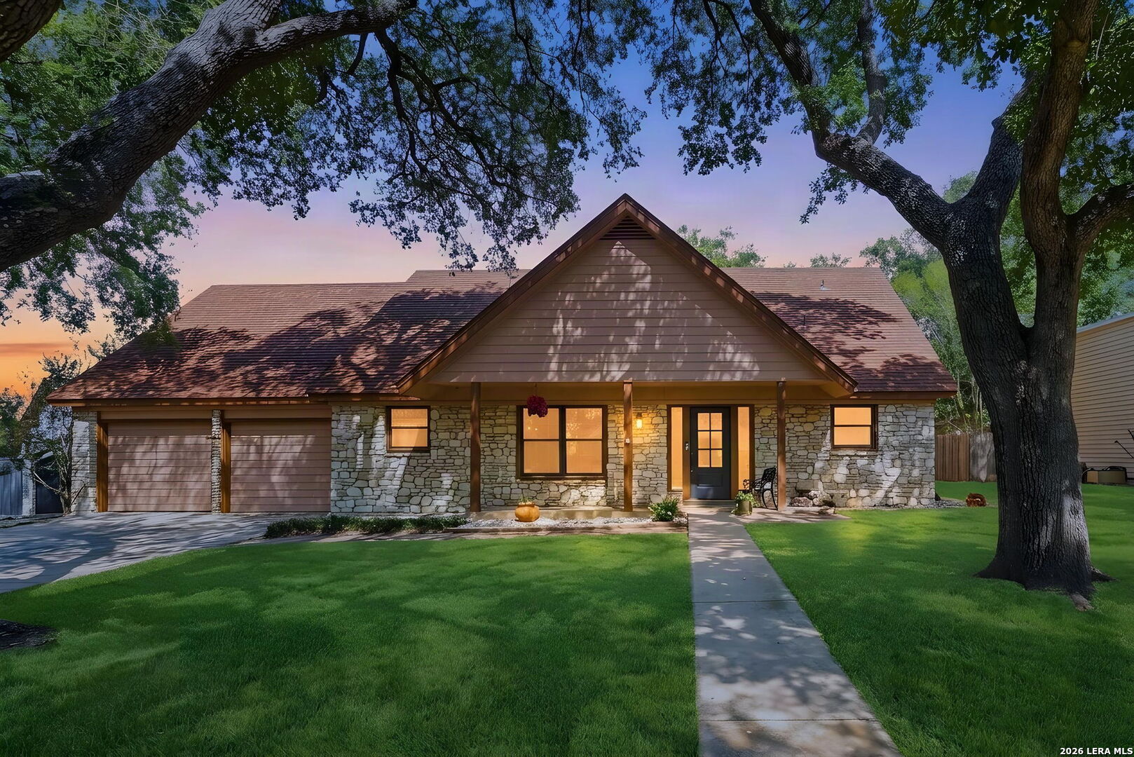 117 W HAMPTON DR, Seguin, TX 78155 — photo 1
