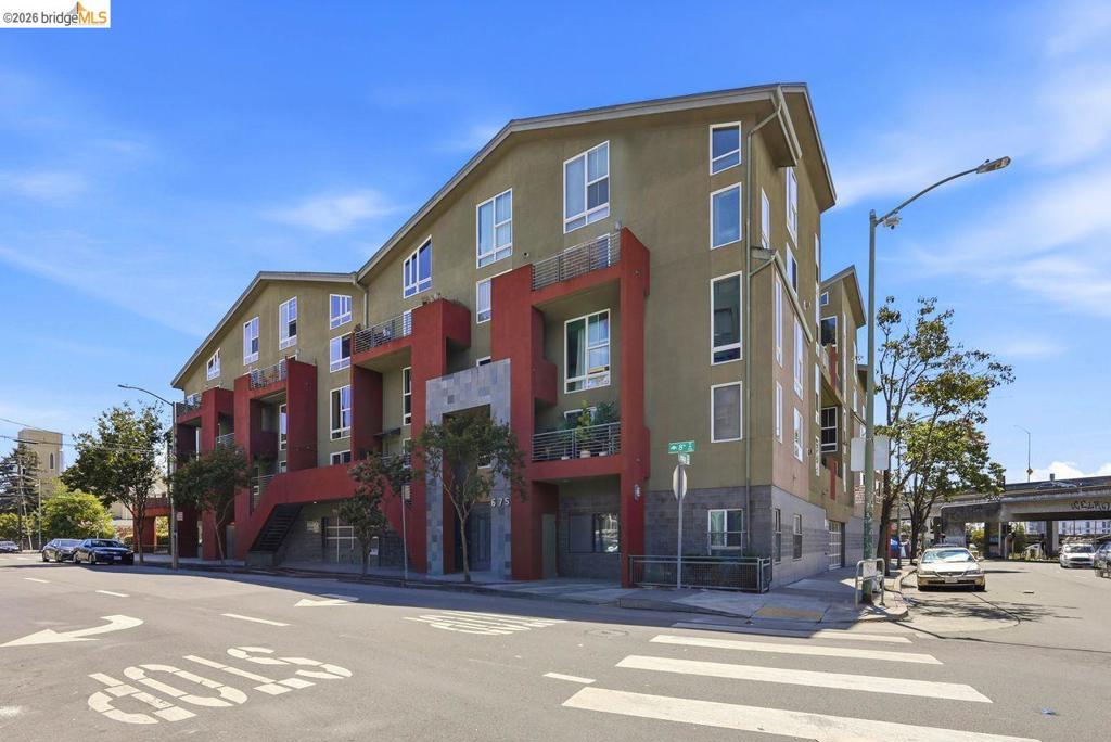 675 8Th St 3, Oakland, CA 94607 — photo 1