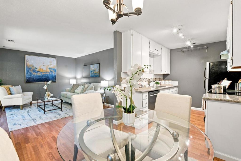 24 Emery Bay Drive, Emeryville, CA 94608 — photo 1