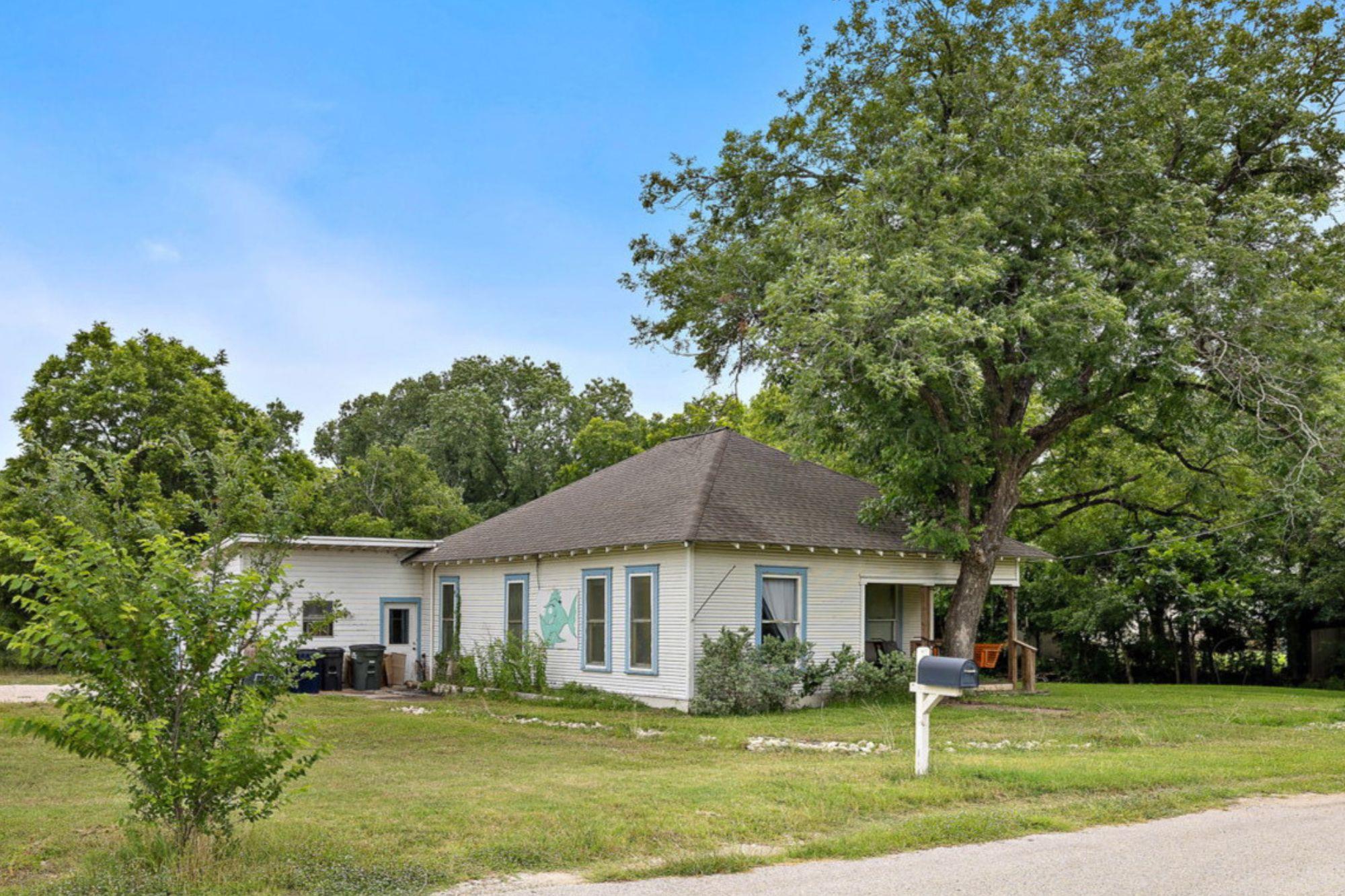 103 E Willis