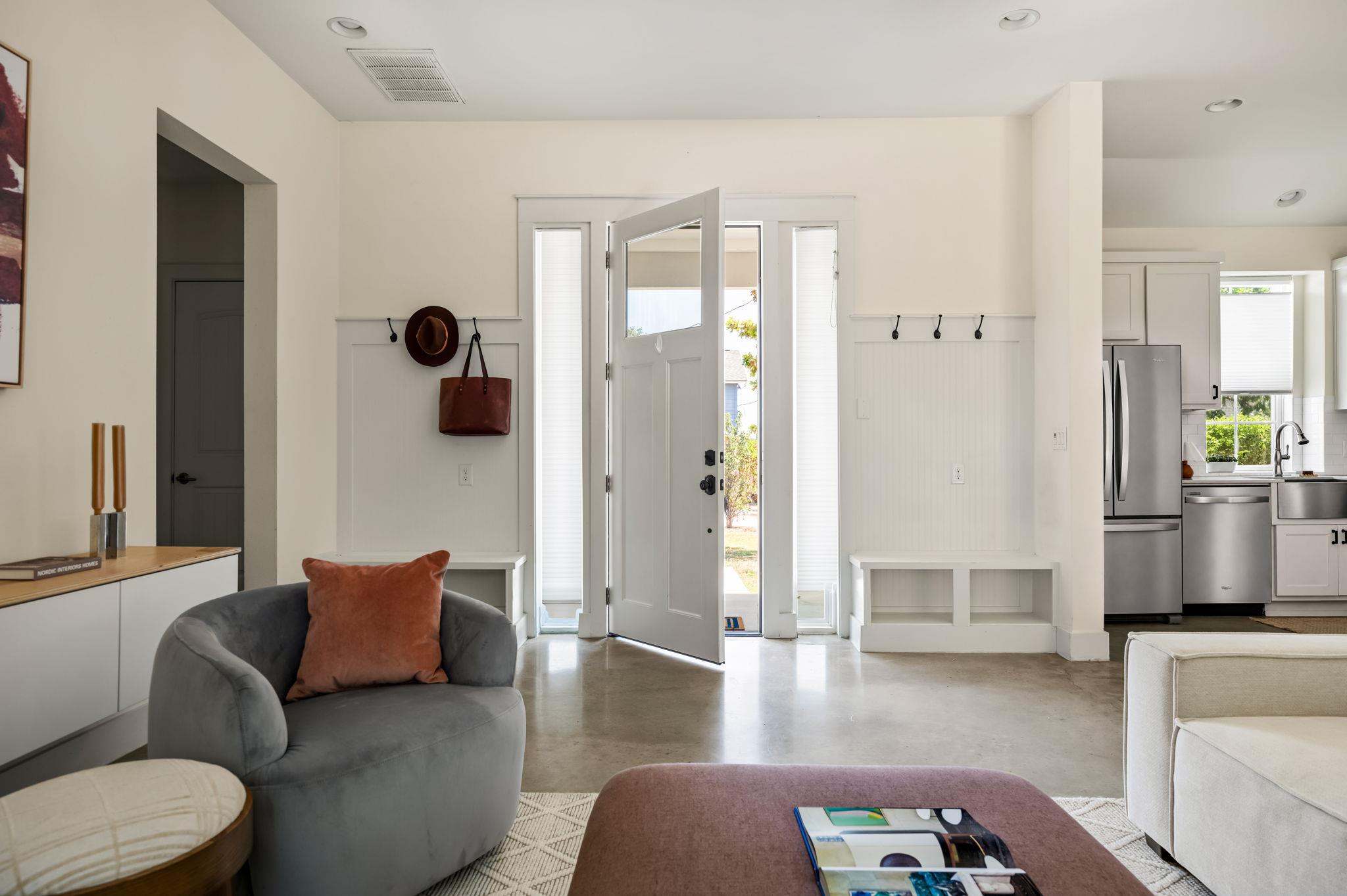 1176 Lott, Austin, TX 78721 — photo 1