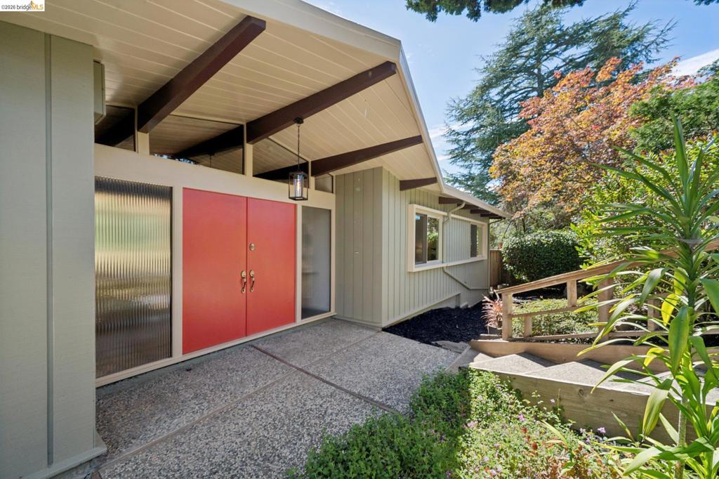 6040 Chelton Dr, Oakland, CA 94611 — photo 1