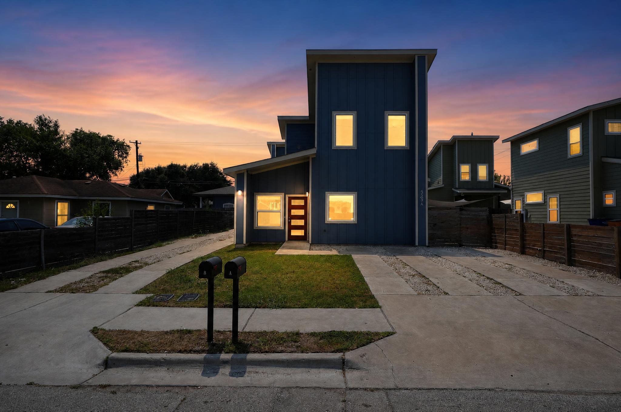 6303 Santos, Austin, TX 78741 — photo 1