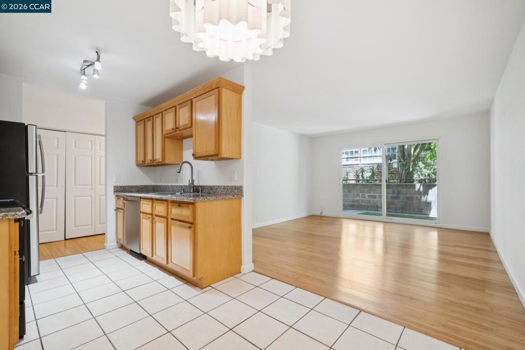 150 Pearl St 122, Oakland, CA 94611 — photo 1