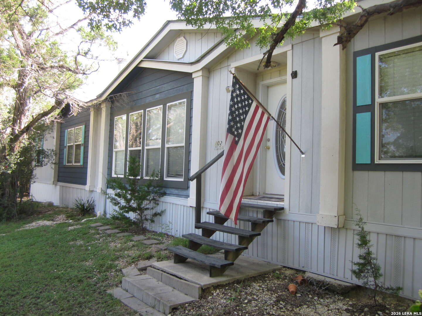 102 S Robin Hill View, Kerrville, TX 78028 — photo 1