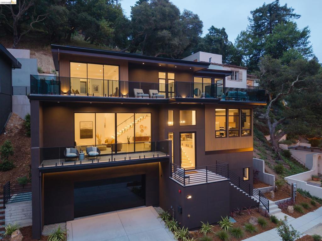 1667 Trestle Glen Rd, Oakland, CA 94610 — photo 1