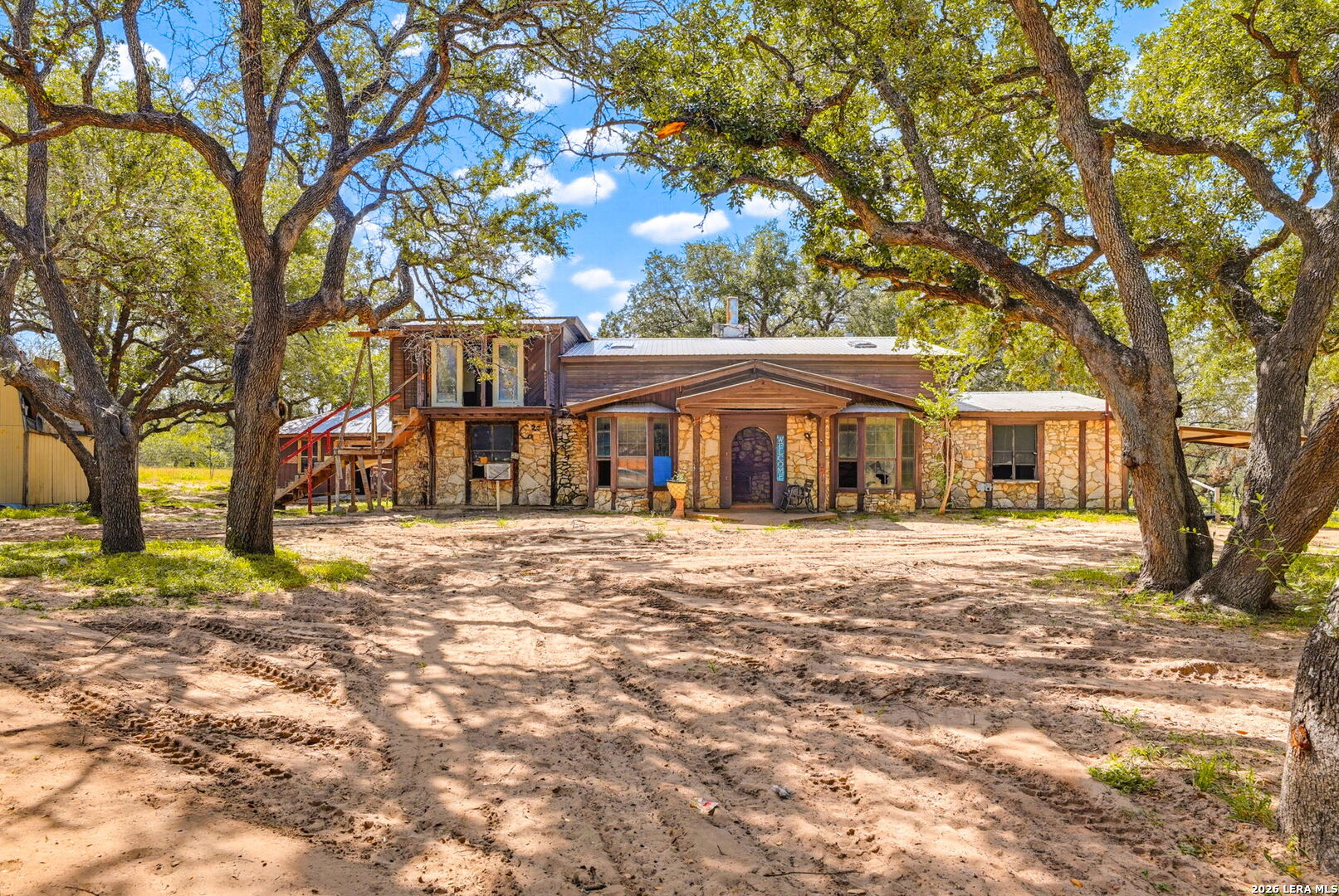 339 Shady Oaks Dr, Floresville, TX 78114 — photo 1