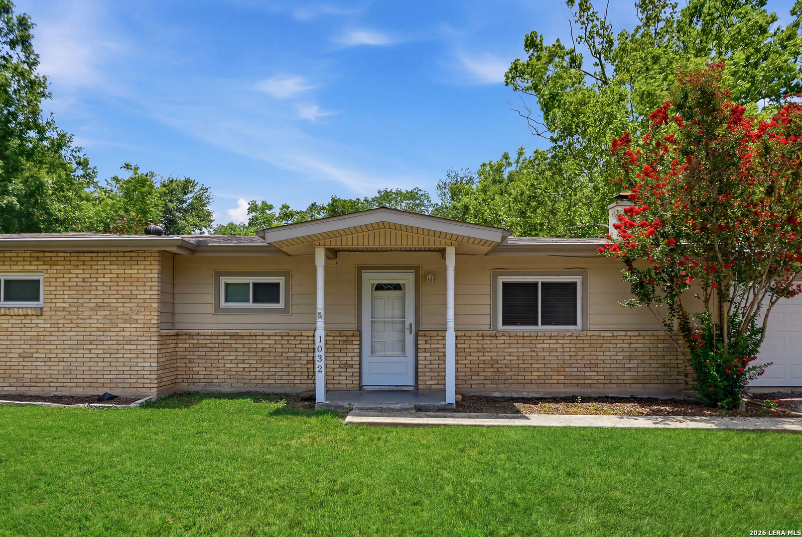 1032 S Mesquite, New Braunfels, TX 78130 — photo 1