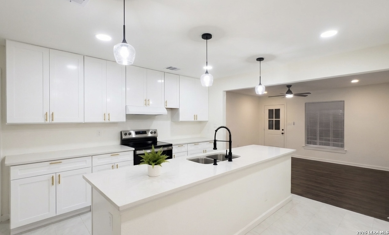 2323 E CROCKETT ST, San Antonio, TX 78202 — photo 1
