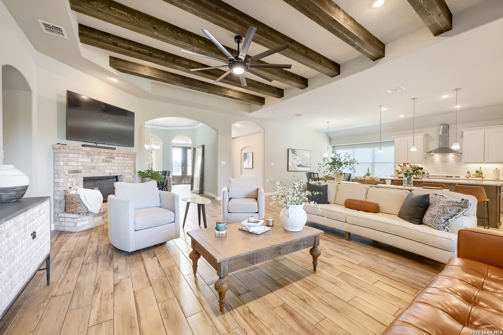 208 ENGLEWOOD LN, Castroville, TX 78009 — photo 1