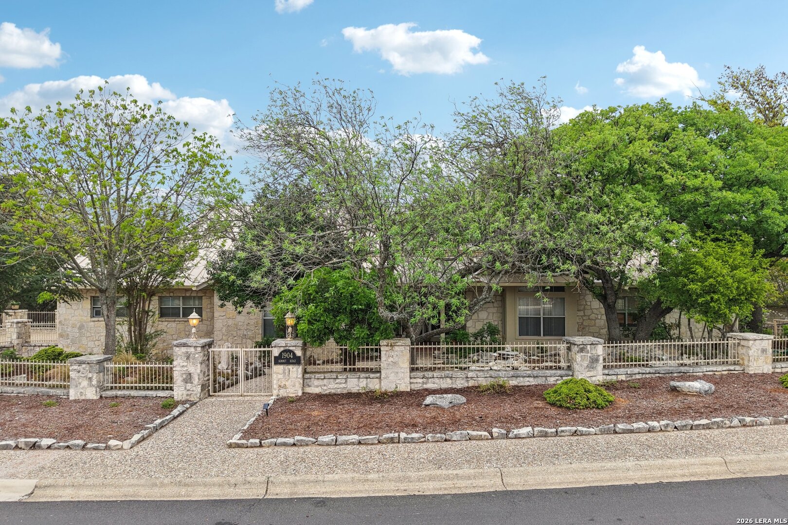 1904 SUMMIT RIDGE DR