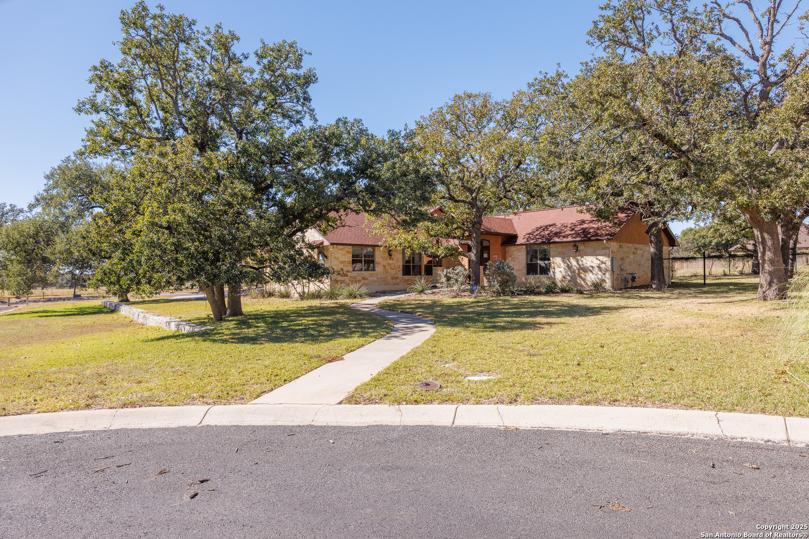 1200 Doe Run, Fredericksburg, TX 78624 — photo 1