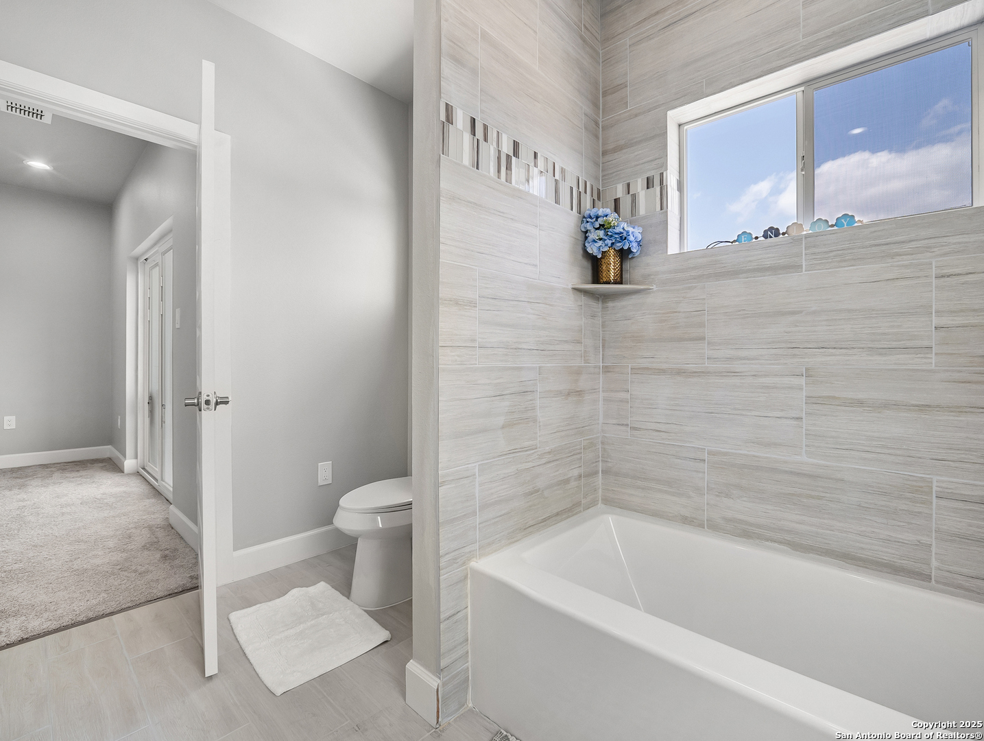 408 Canyon Circle, ,  78133 — photo 1