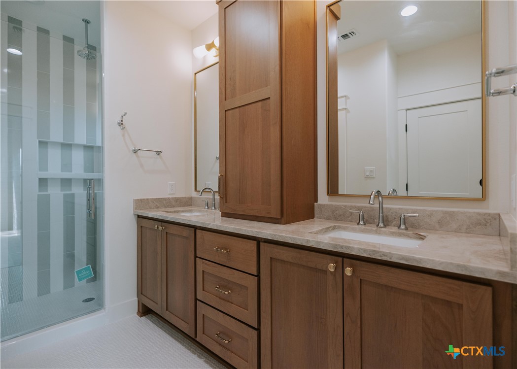 2717 Lakeview