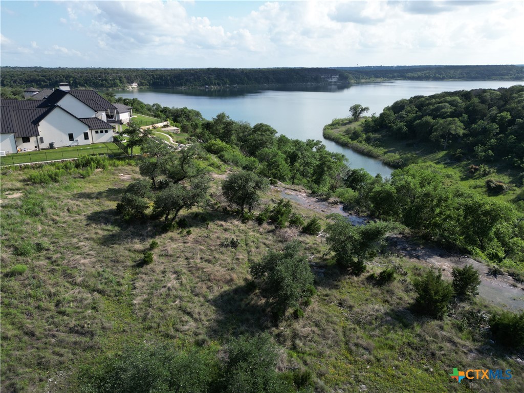 215 Lakeview