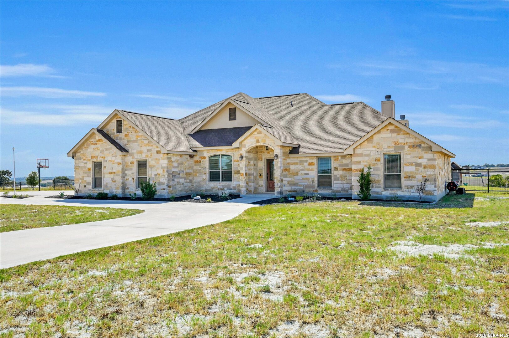 196 TRIPLE BEND DR, La Vernia, TX 78121 — photo 1