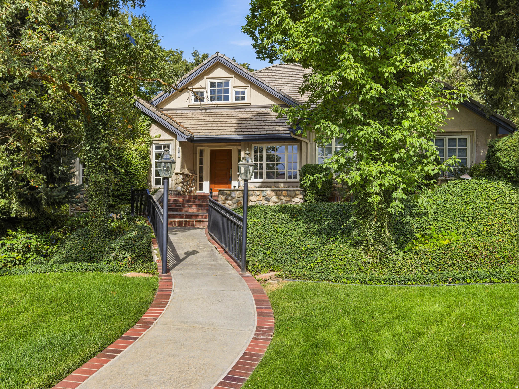 4671 S WANDER LN, Holladay, UT 84117 — photo 1
