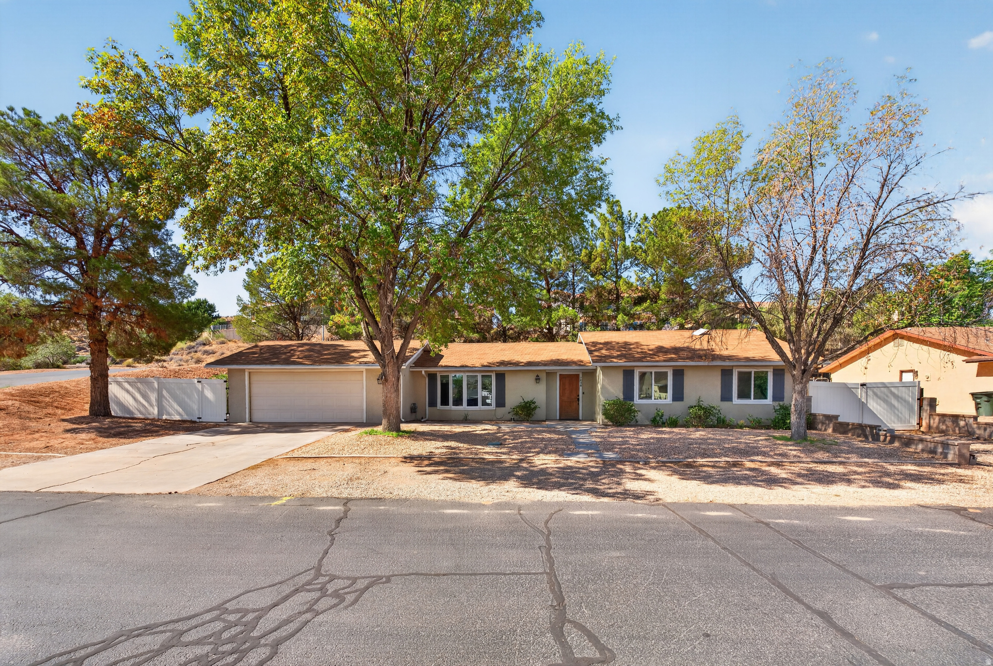 1690 E MAPLEWOOD WAY, St. George, UT 84790 — photo 1