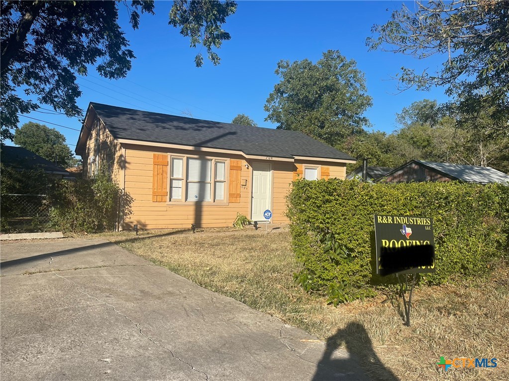 704 E Ave N, Temple, TX 76504 — photo 1