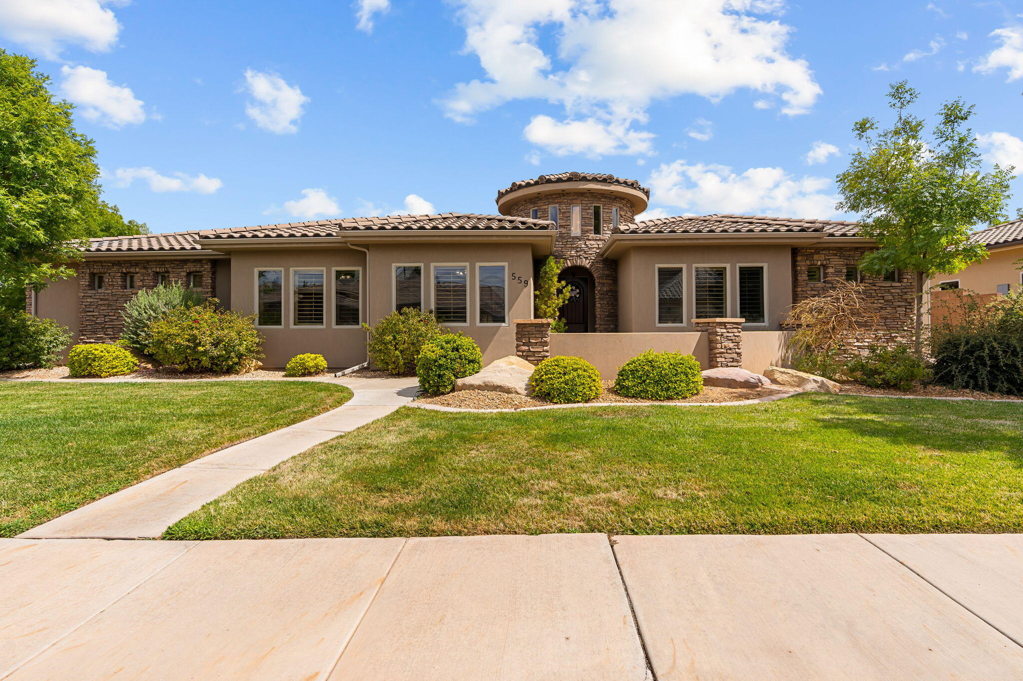 559 S Rainier DR, St George, UT 84770 — photo 1