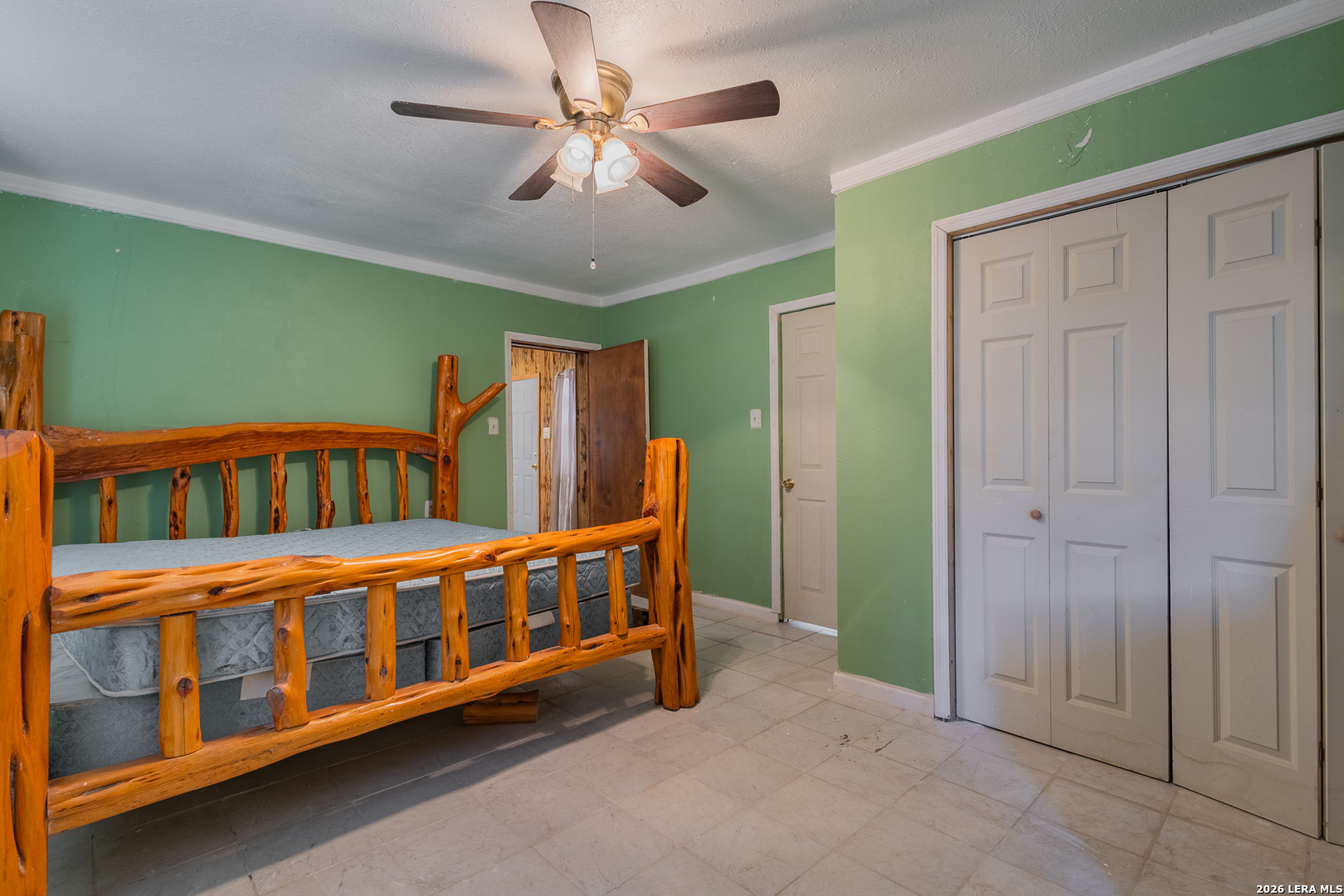 819 Comal, , 78852 — photo 1