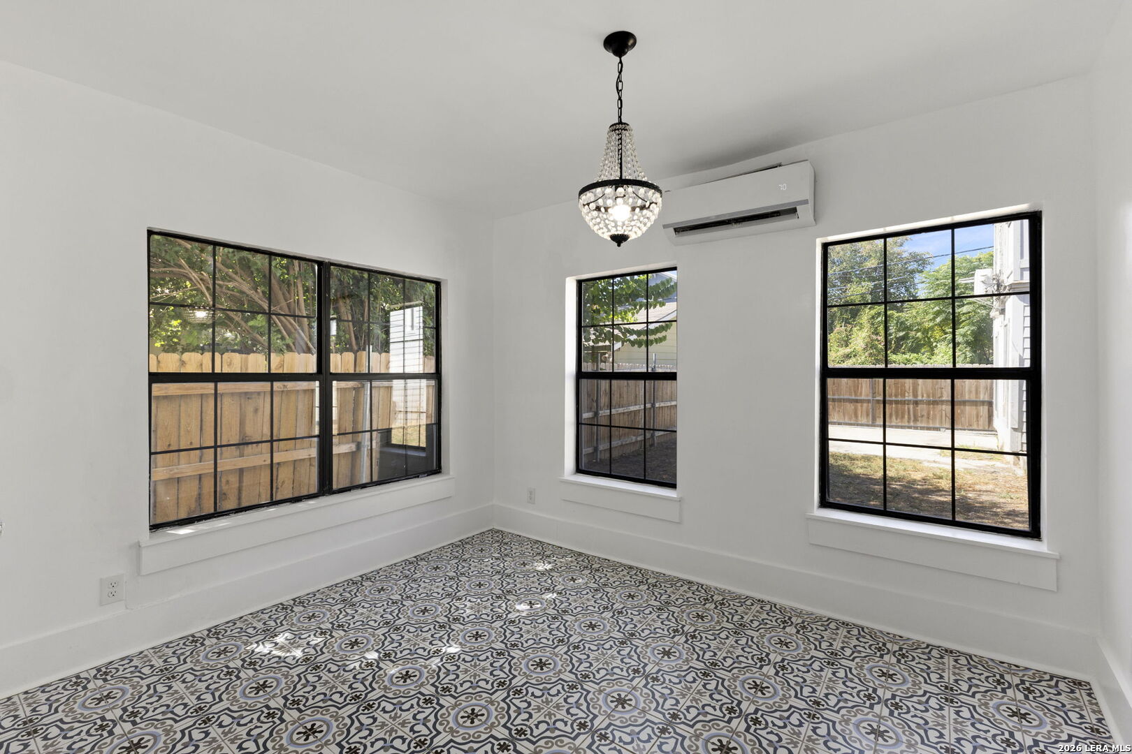 1127 Woodlawn Ave, ,  78201 — photo 1