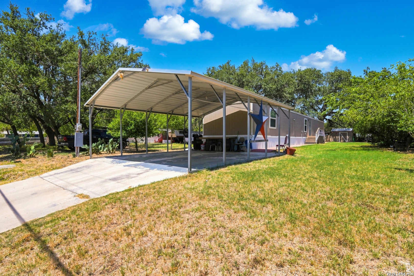 735 PARK ST, Pleasanton, TX 78064 — photo 1